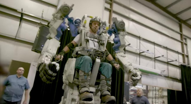 ディズニーが二足歩行で自由自在に動き回るロボットスーツを開発！