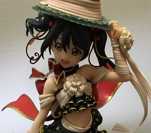 部屋にフィギュアあるやつ見せなさいよ